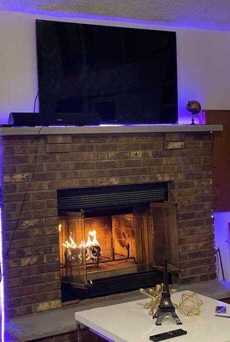 Ambiance - King Bed Cabin, Jetted-Tub & Fireplace Tobyhanna Eksteriør billede