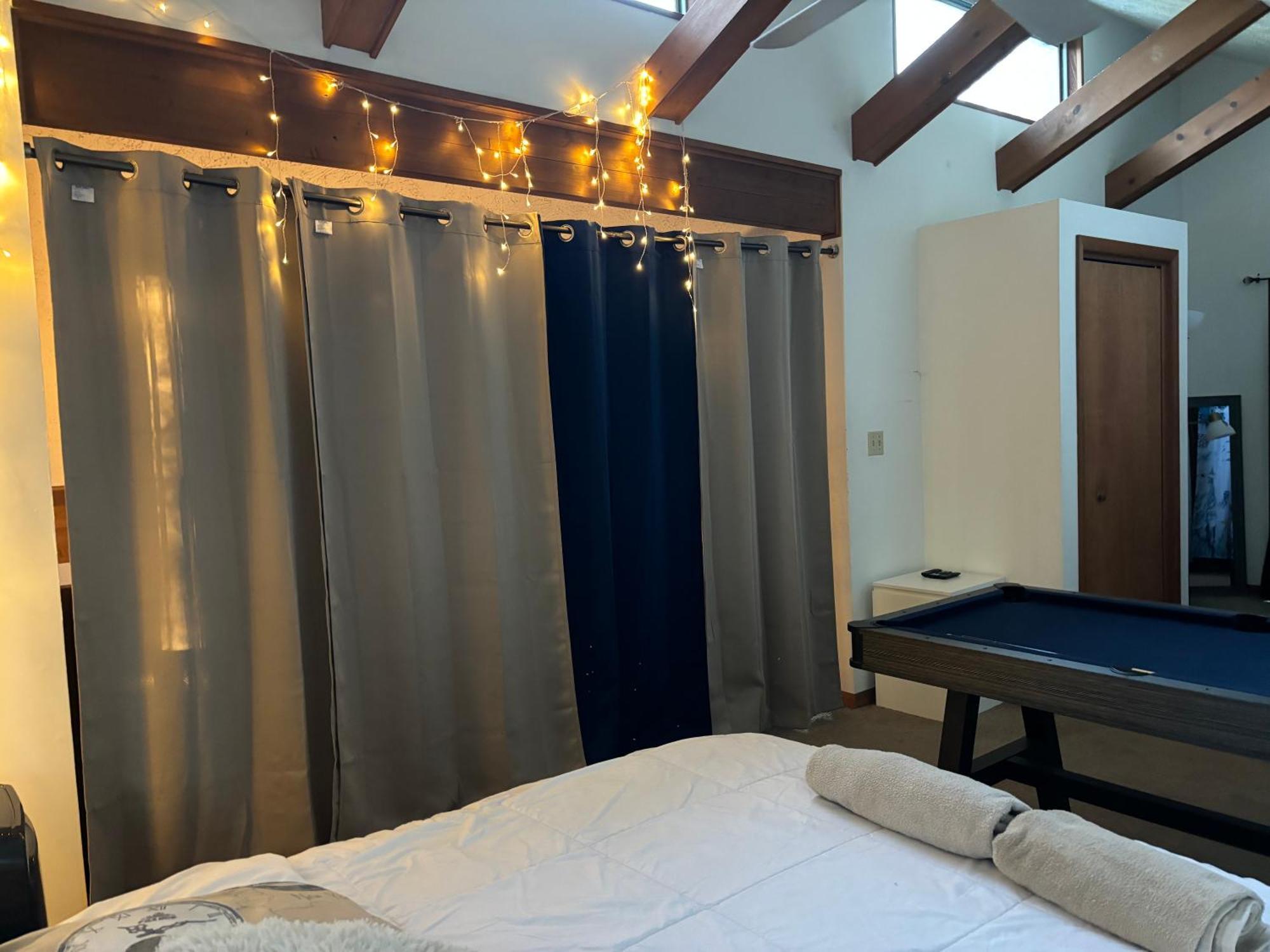 Ambiance - King Bed Cabin, Jetted-Tub & Fireplace Tobyhanna Eksteriør billede