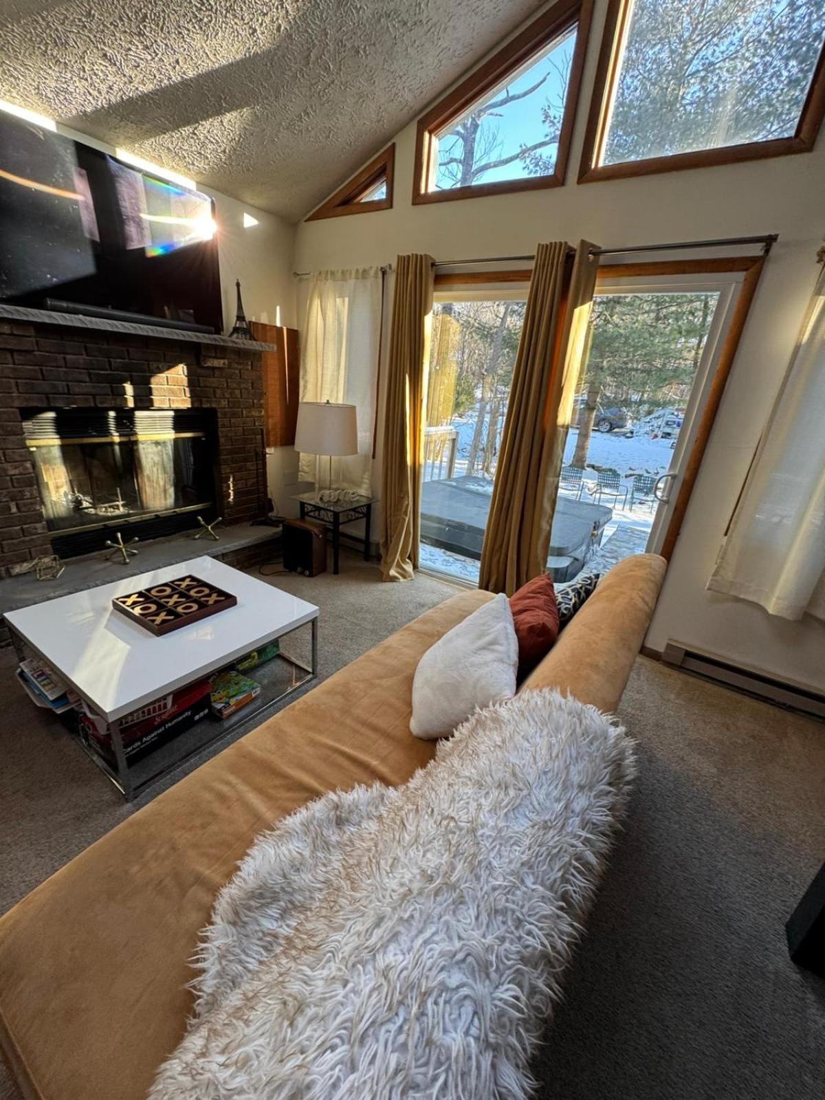 Ambiance - King Bed Cabin, Jetted-Tub & Fireplace Tobyhanna Eksteriør billede