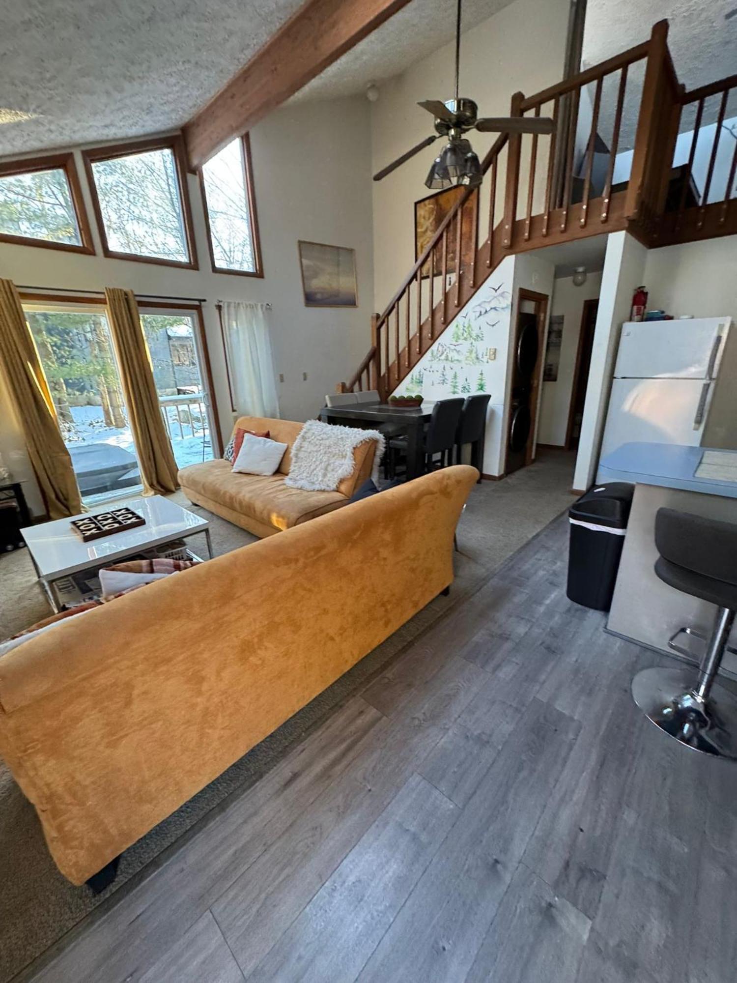 Ambiance - King Bed Cabin, Jetted-Tub & Fireplace Tobyhanna Eksteriør billede